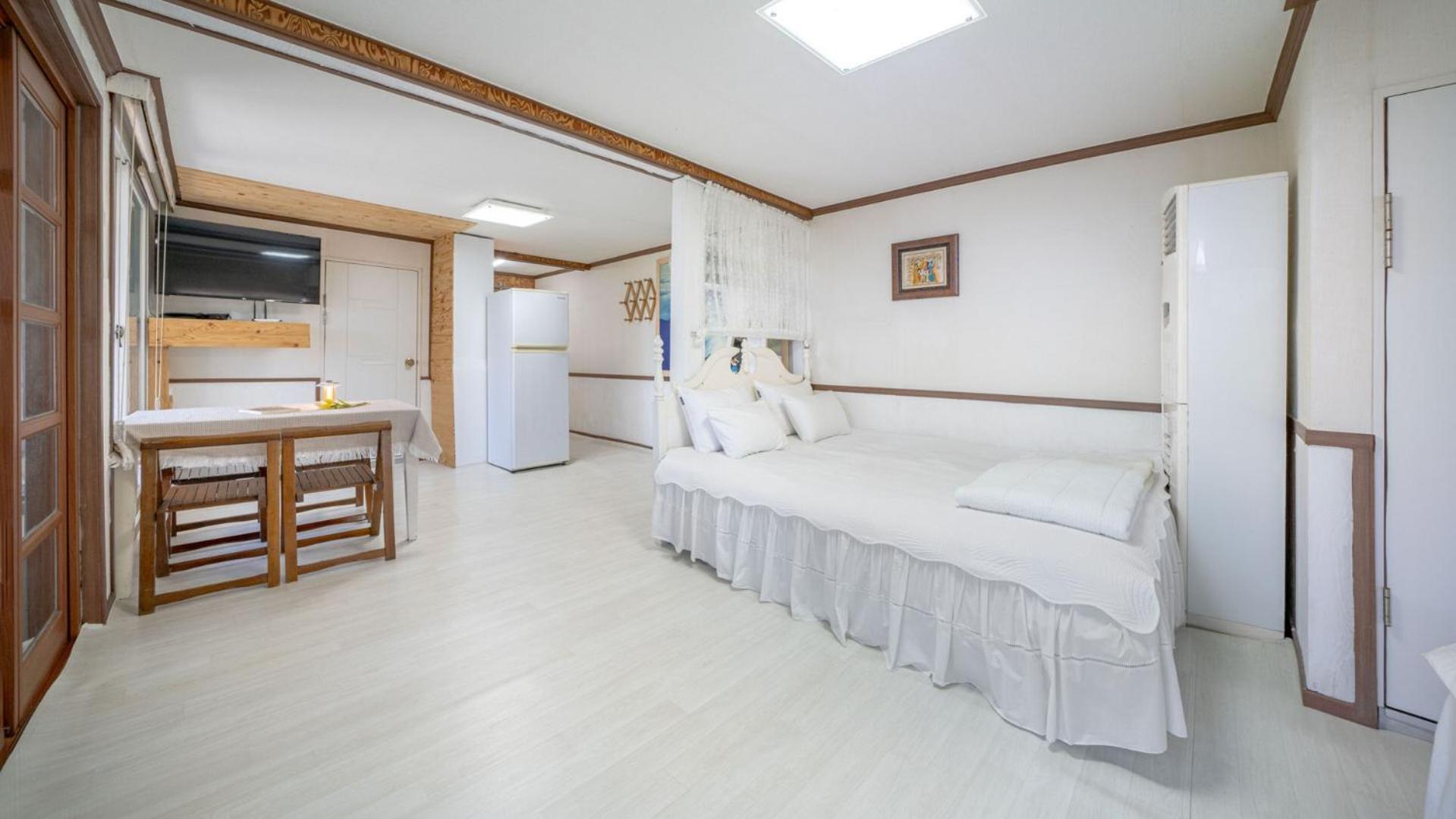 Namhae Baramundeok Pension Rum bild