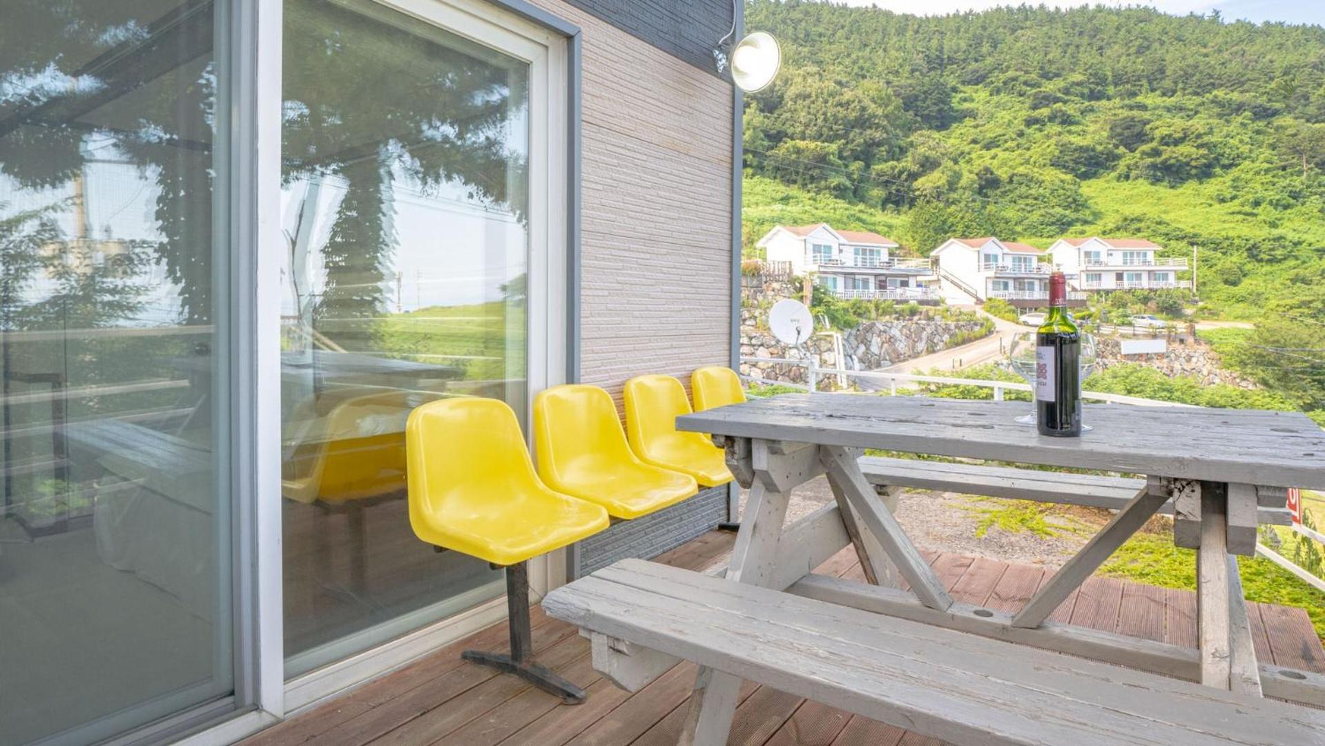 Namhae Baramundeok Pension Rum bild